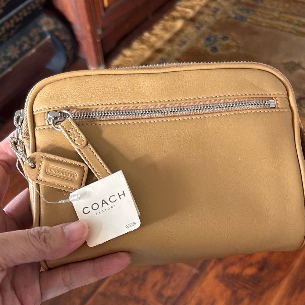 Coach NWT Vintage Camel pouch Bag/case